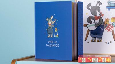 Livre de naissance bleu pour conserver les souvenirs de bébé